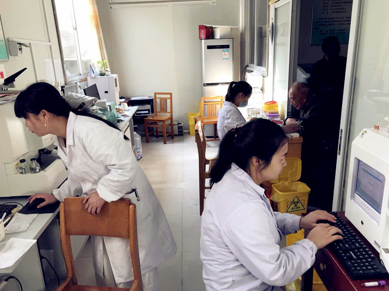 血液微量元素檢測儀被寧波市第二醫院采購 微量元素分析儀安裝完成,隊員人員進行集體培訓